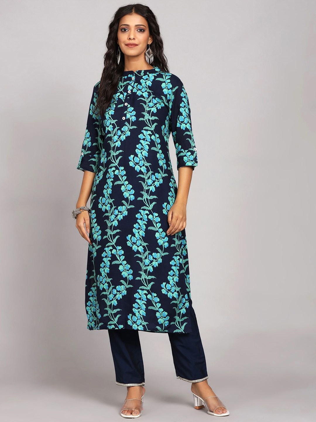 

Chandbaali Women Floral Printed Kurti, Navy blue