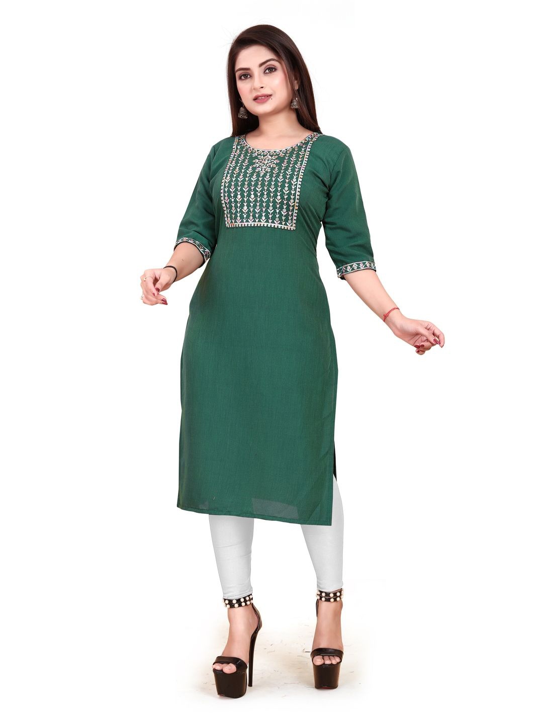 

AKK ENTERPRISE Women Embroidered Straight Kurta, Green