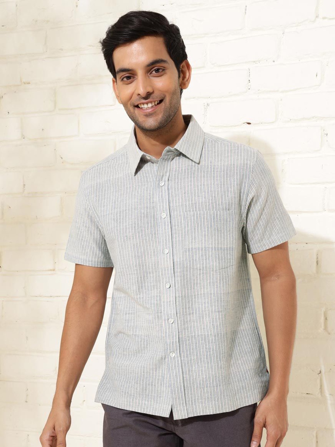 

Fabindia Men Spread Collar Vertical Striped Cotton Casual Shirt, Blue