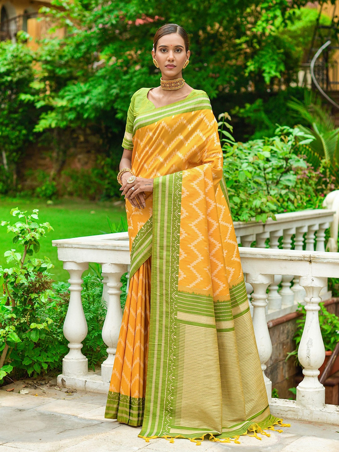 

Kandora Woven Design Zari Pure Silk Saree, Yellow