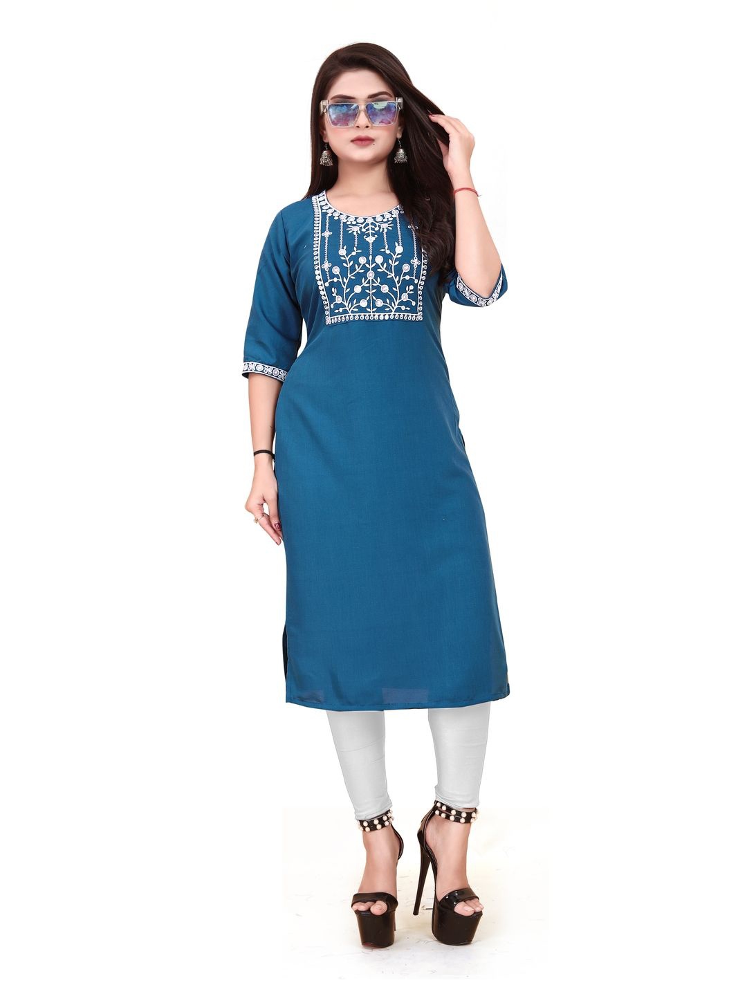 

AKK ENTERPRISE Floral Embroidered Straight Kurta, Blue