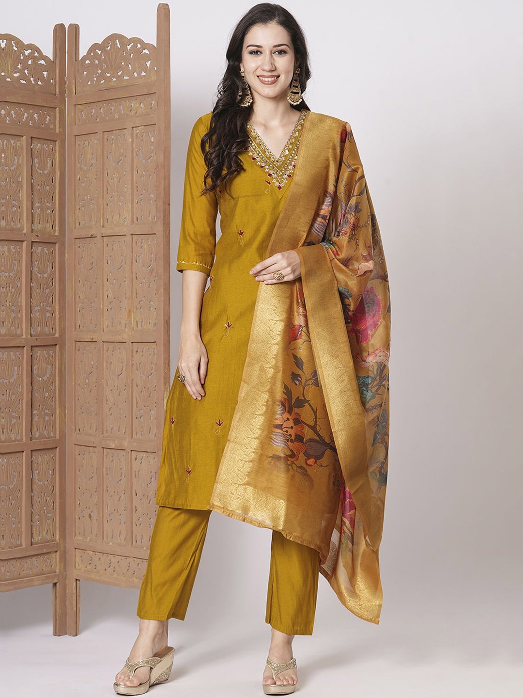 

KAYOMMI Women Floral Embroidered Regular Thread Work Kurta & Trousers With Dupatta Set, Mustard