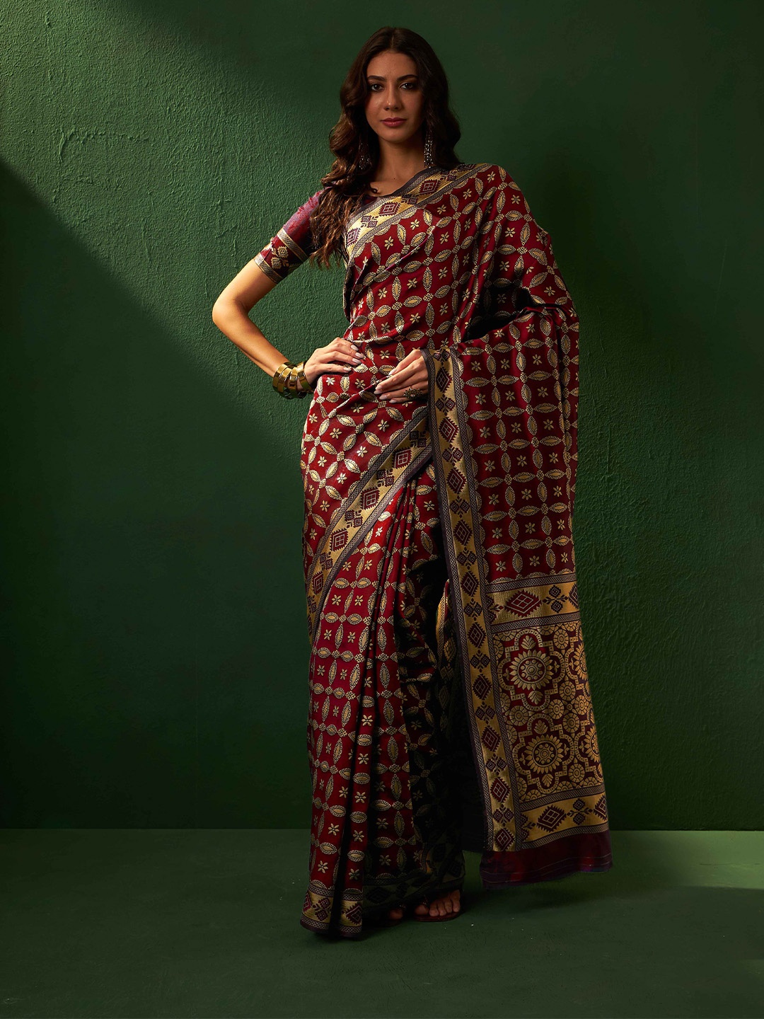 

DIVASTRI Woven Design Designer Banarasi Saree, Maroon