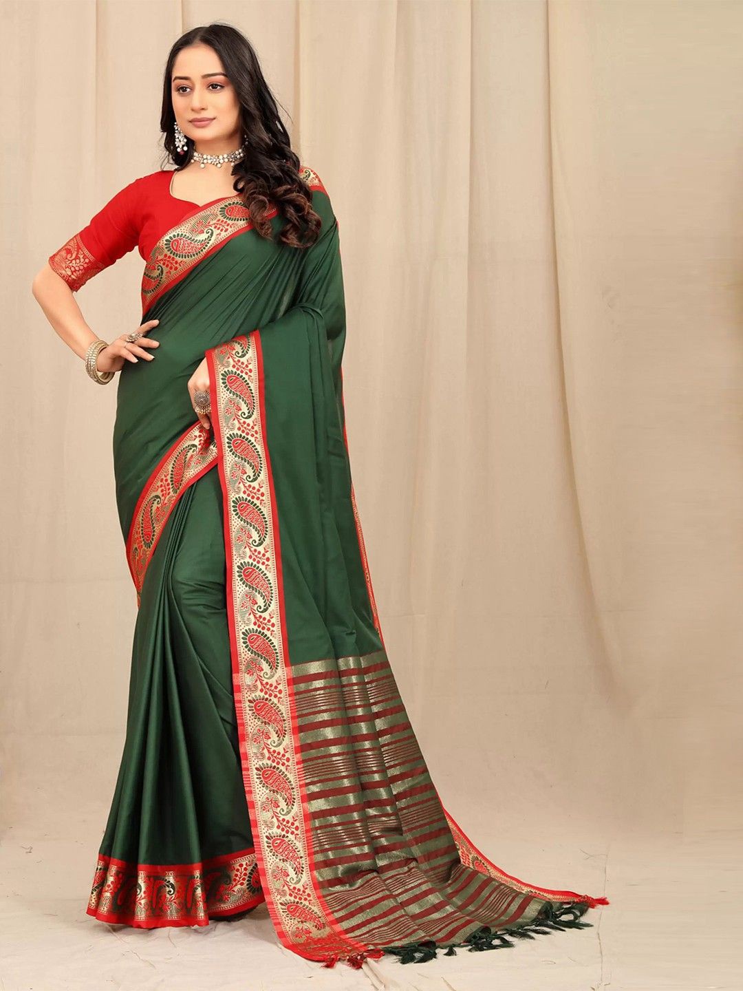 

Aika Solid Zari Saree with Blouse Piece, Green