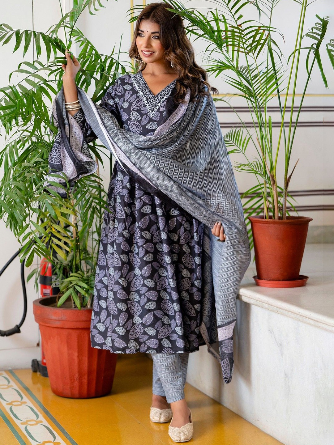 

KALINI Women Floral Printed Regular Kurta with Trousers & Dupatta, Black