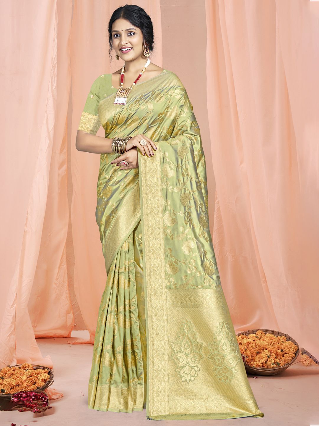 

SANGAM PRINTS Woven Design Zari Tussar Saree, Green