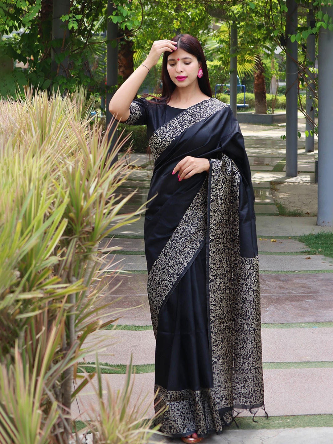 

Kandora Zari Pure Silk Banarasi Saree, Black
