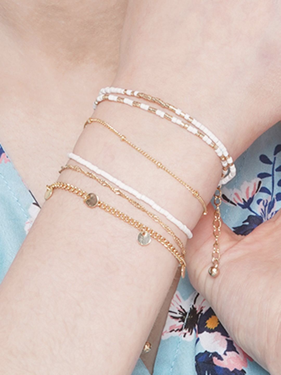 

KPOP Set Of 6 Gold-Plated Beaded Charm Bracelets