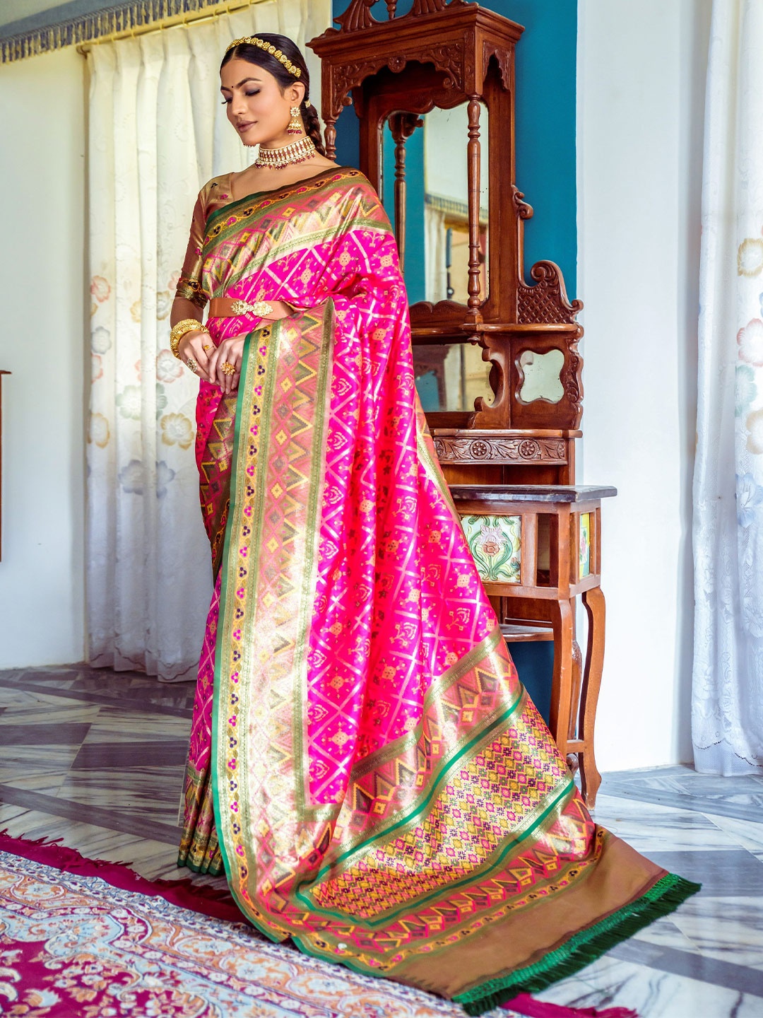 

Kandora Woven Design Zari Pure Silk Banarasi Saree, Pink