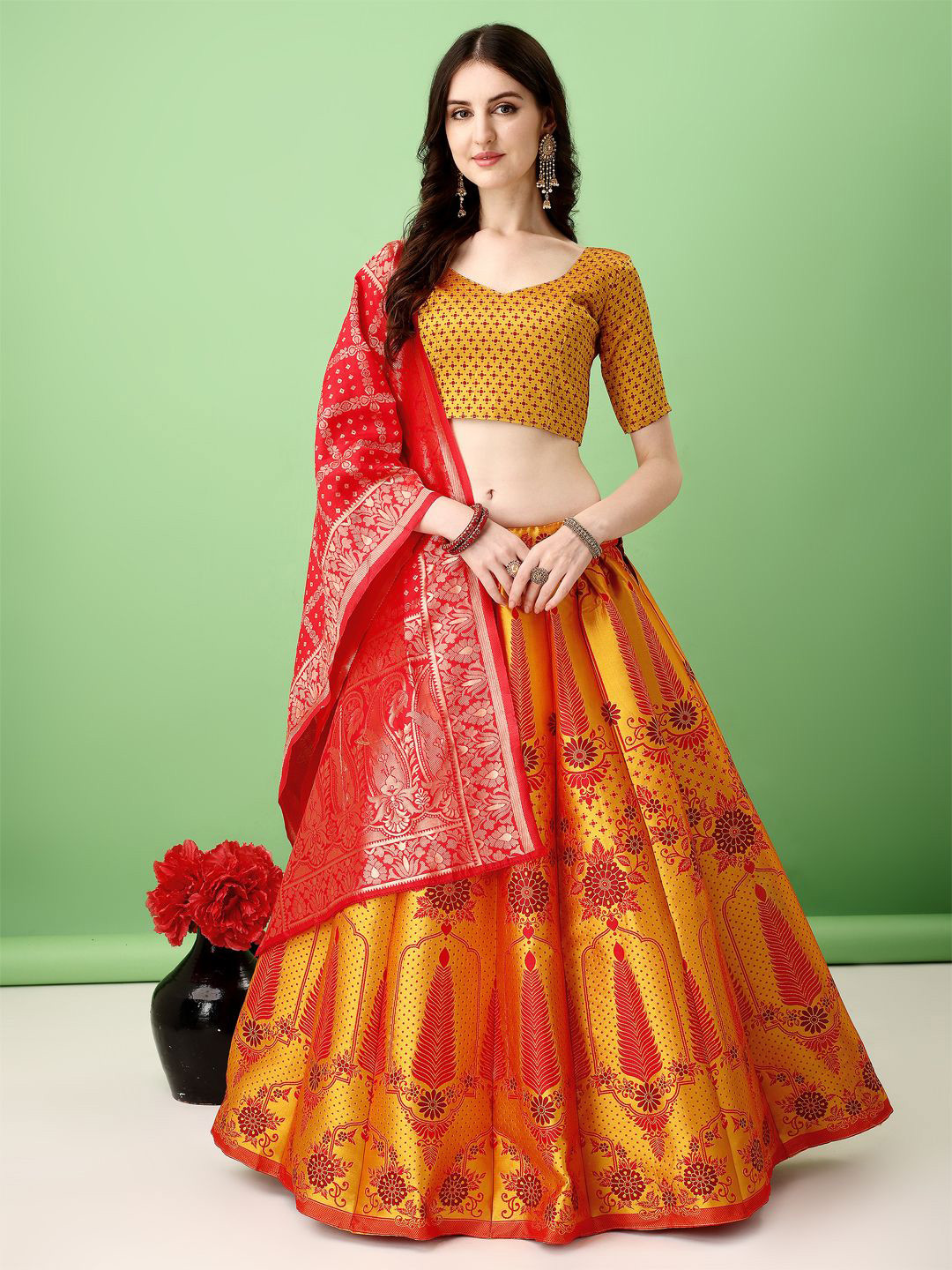 

SWAMI STUDIO Ready to Wear Lehenga & Unstitched Blouse With Dupatta, Gold