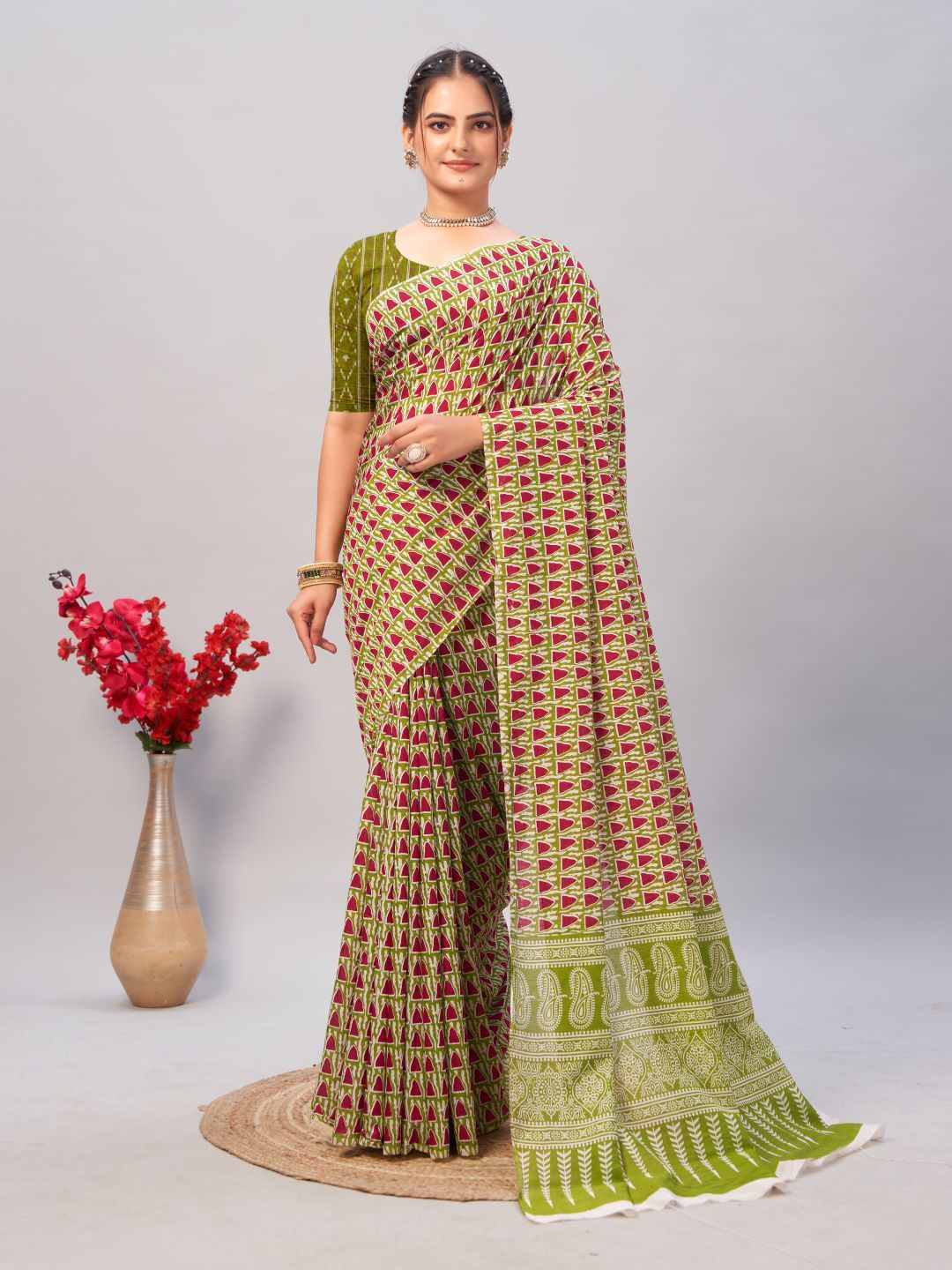 

Anouk Geometric Printed Pure Cotton Block Print Saree, Olive