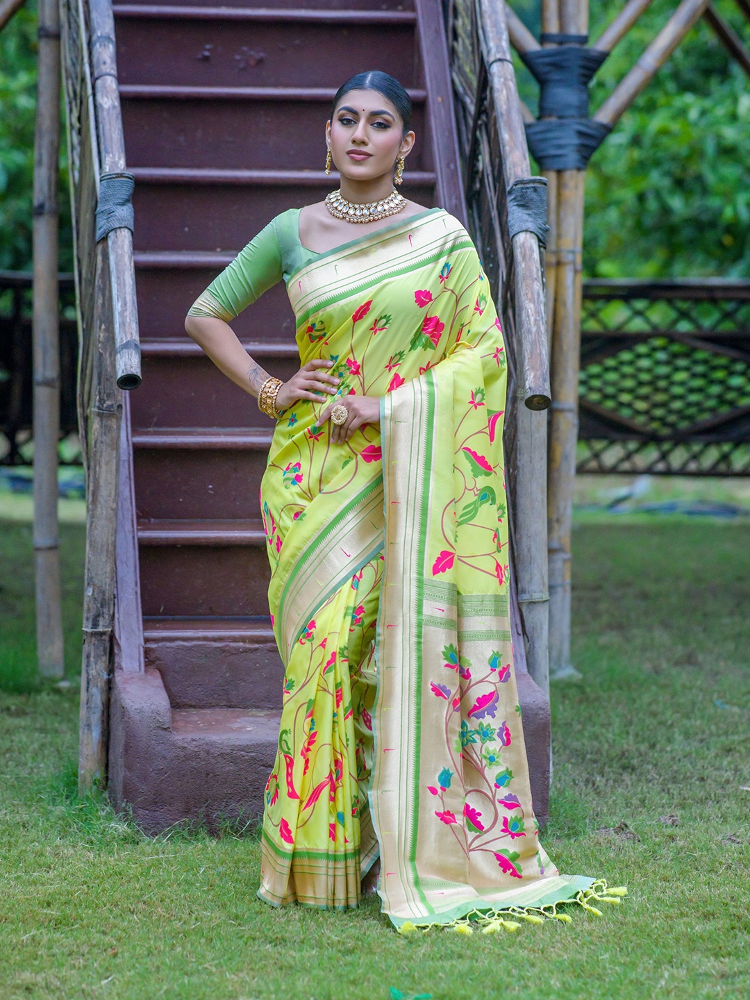 

Kandora Ethnic Motifs Zari Pure Silk Banarasi Saree, Green