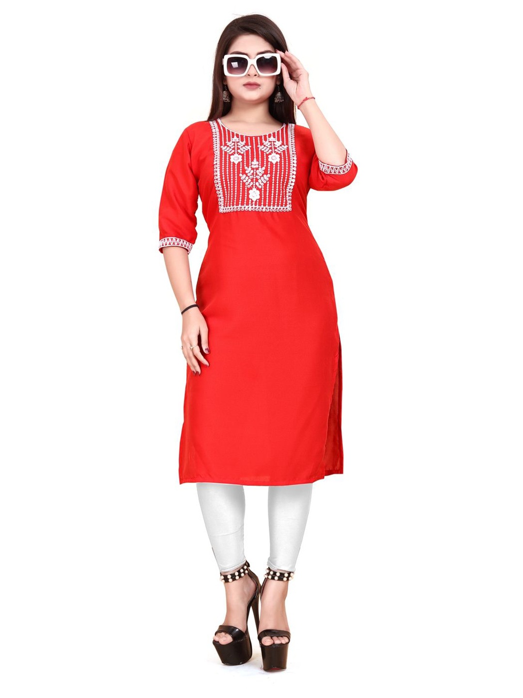 

AKK ENTERPRISE Women Embroidered Straight Kurta, Red