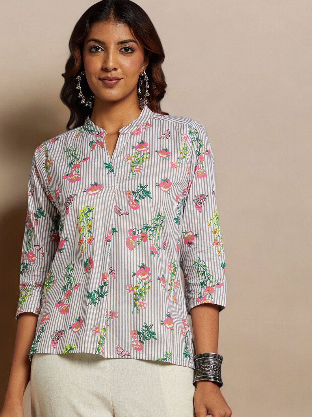 

Chandbaali Floral Printed Pure Cotton Kurti, Grey