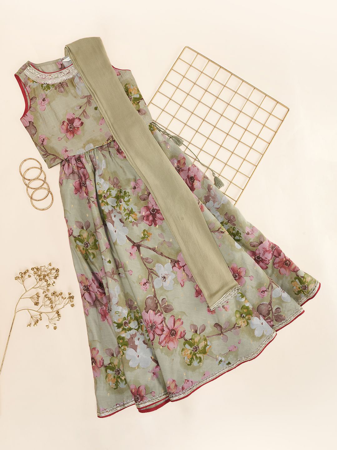 

AKKRITI BY PANTALOONS Girls Printed Sequinned Ready to Wear Lehenga & Blouse With Dupatta, Green