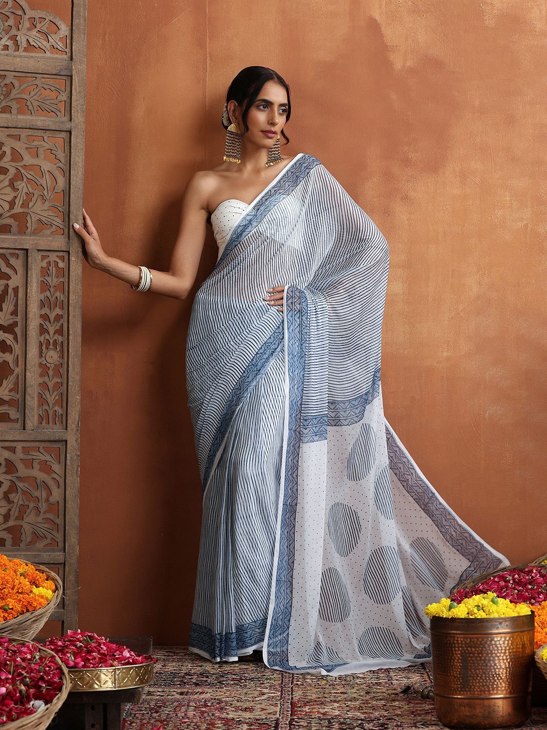 

House of Chikankari Women Striped Pure Chiffon Saree, White