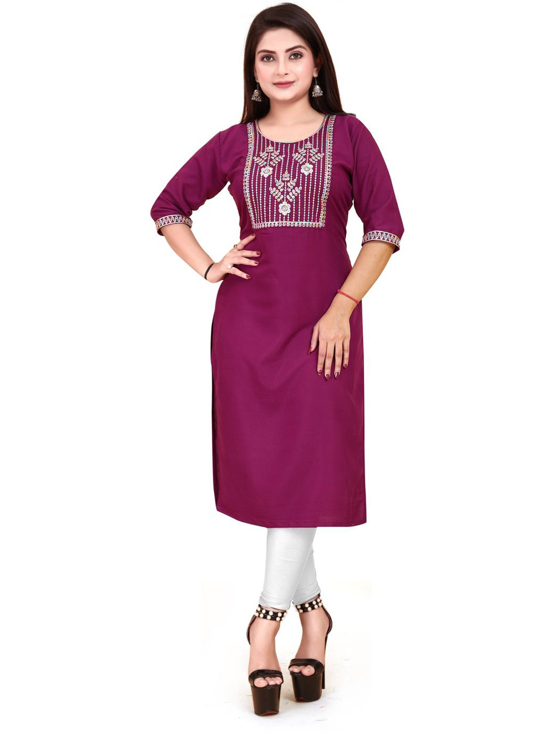 

AKK ENTERPRISE Women Embroidered Straight Kurta, Purple