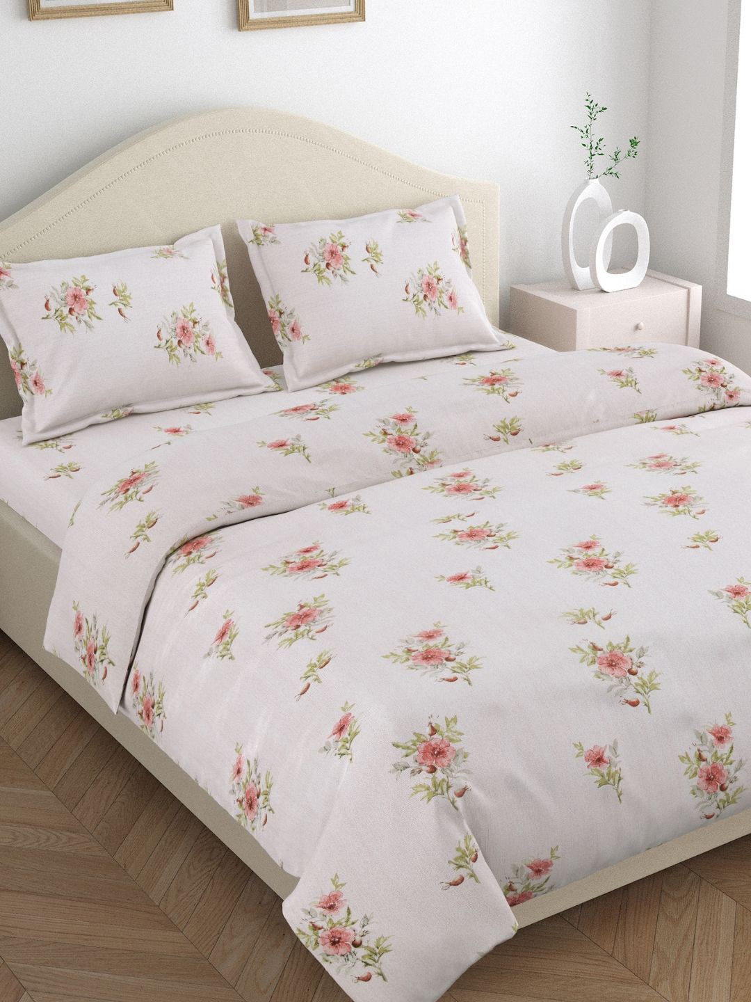 

haus & kinder Crimson Bloom White Printed Cotton 186 TC King Bedsheet with 2 Pillow Covers