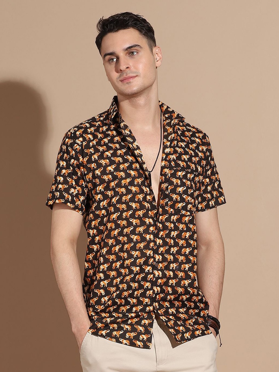 

Anouk Men Smart Cutaway Collar Animal Printed Cotton Casual Shirt, Black