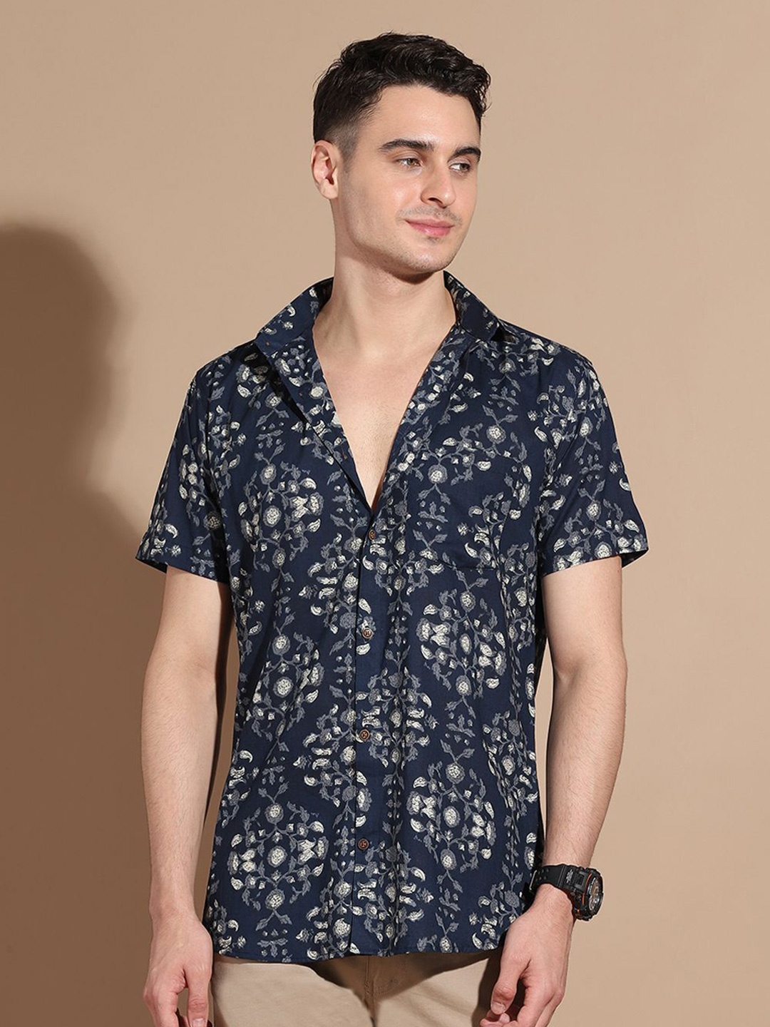

Anouk Men Smart Cutaway Collar Floral Printed Cotton Casual Shirt, Navy blue