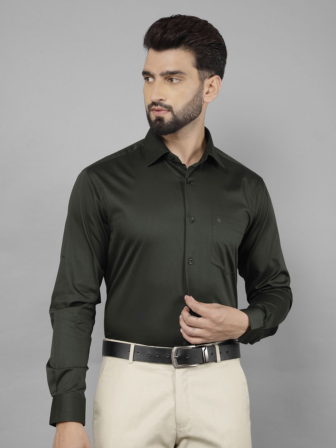 

COBB Men Smart Spread Collar Solid Cotton Casual Shirt, Green