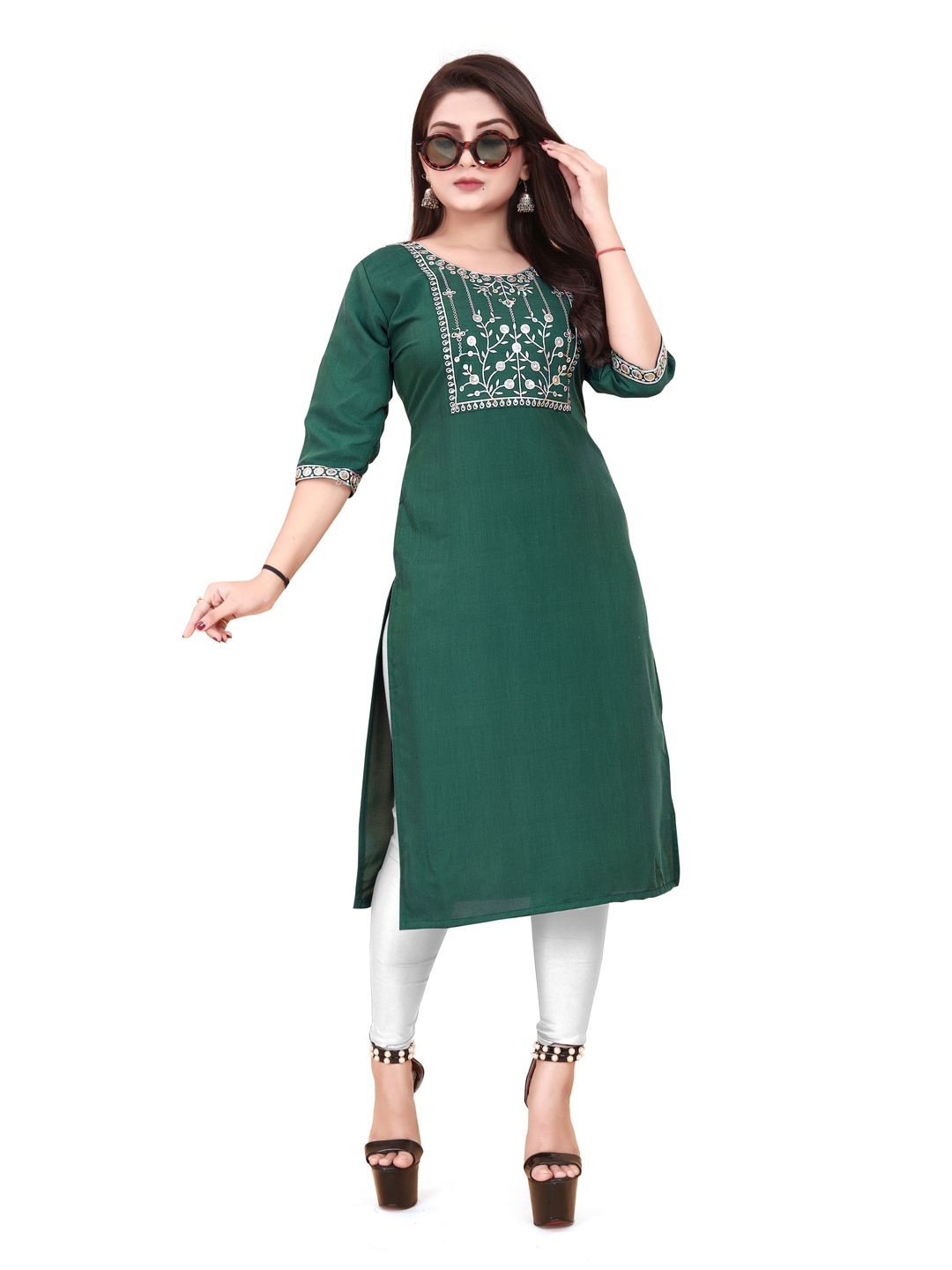 

AKK ENTERPRISE Floral Embroidered Sequins Straight Kurta, Green