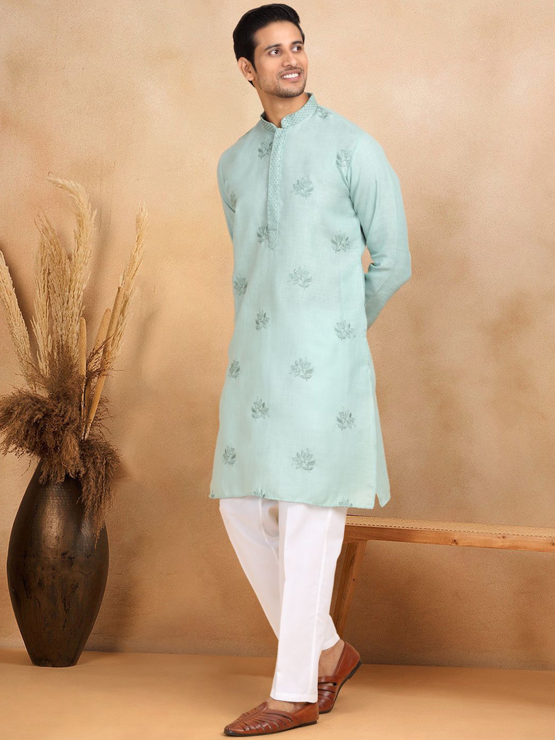 

KRAFT INDIA LUXE Men Ethnic Motifs Embroidered Pure Cotton Kurta with Trousers, Green