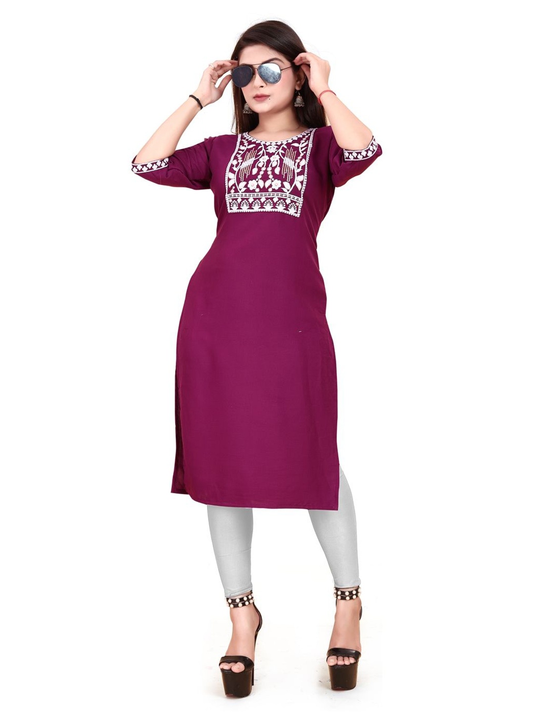 

AKK ENTERPRISE Ethnic Motifs Embroidered Straight Kurta, Purple