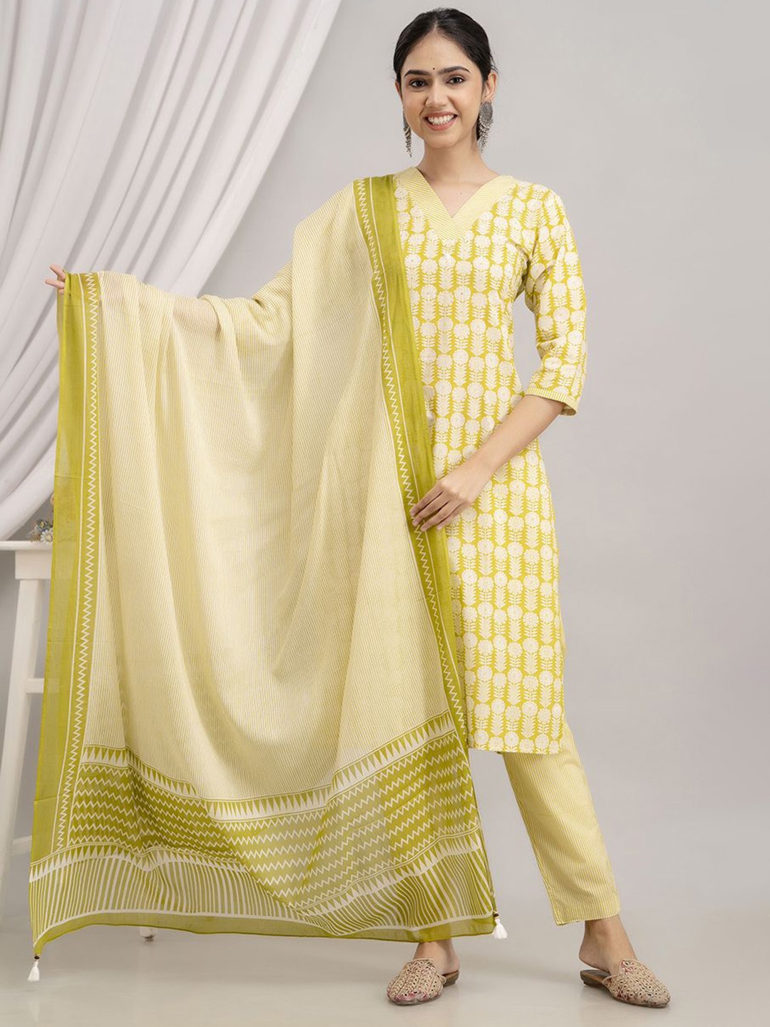 

Dastkar Women Floral Printed Regular Pure Cotton Kurta with Trousers & With Dupatta, Green