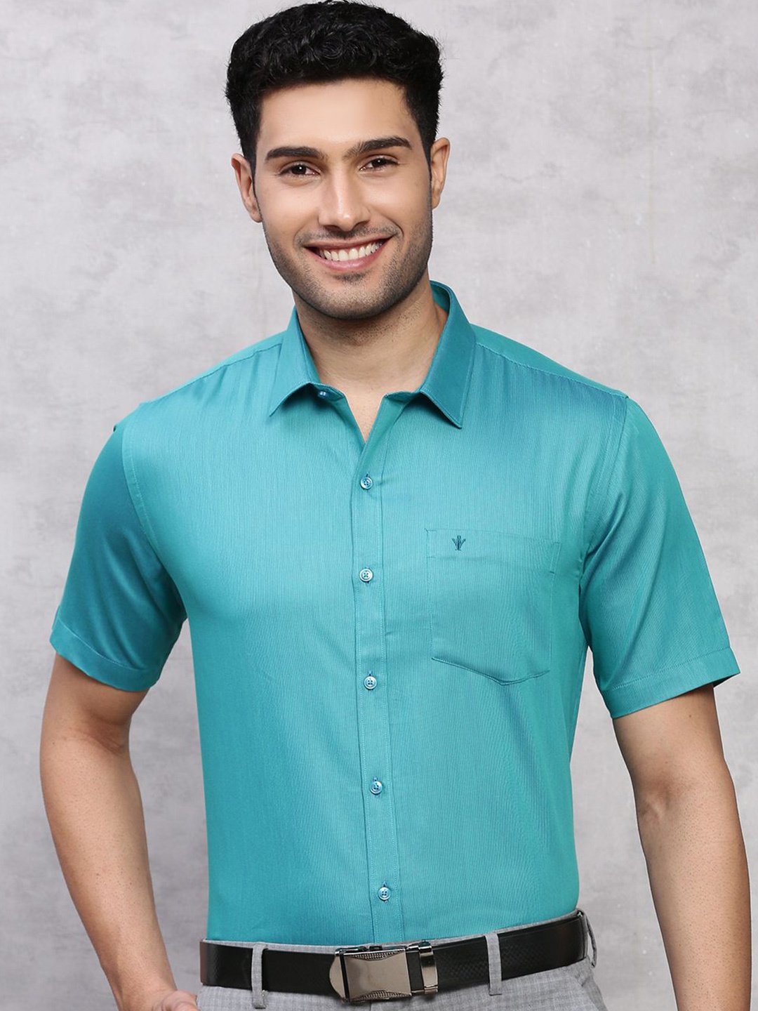 

RAMRAJ Men Solid Half Sleeve Shirt, Sea green