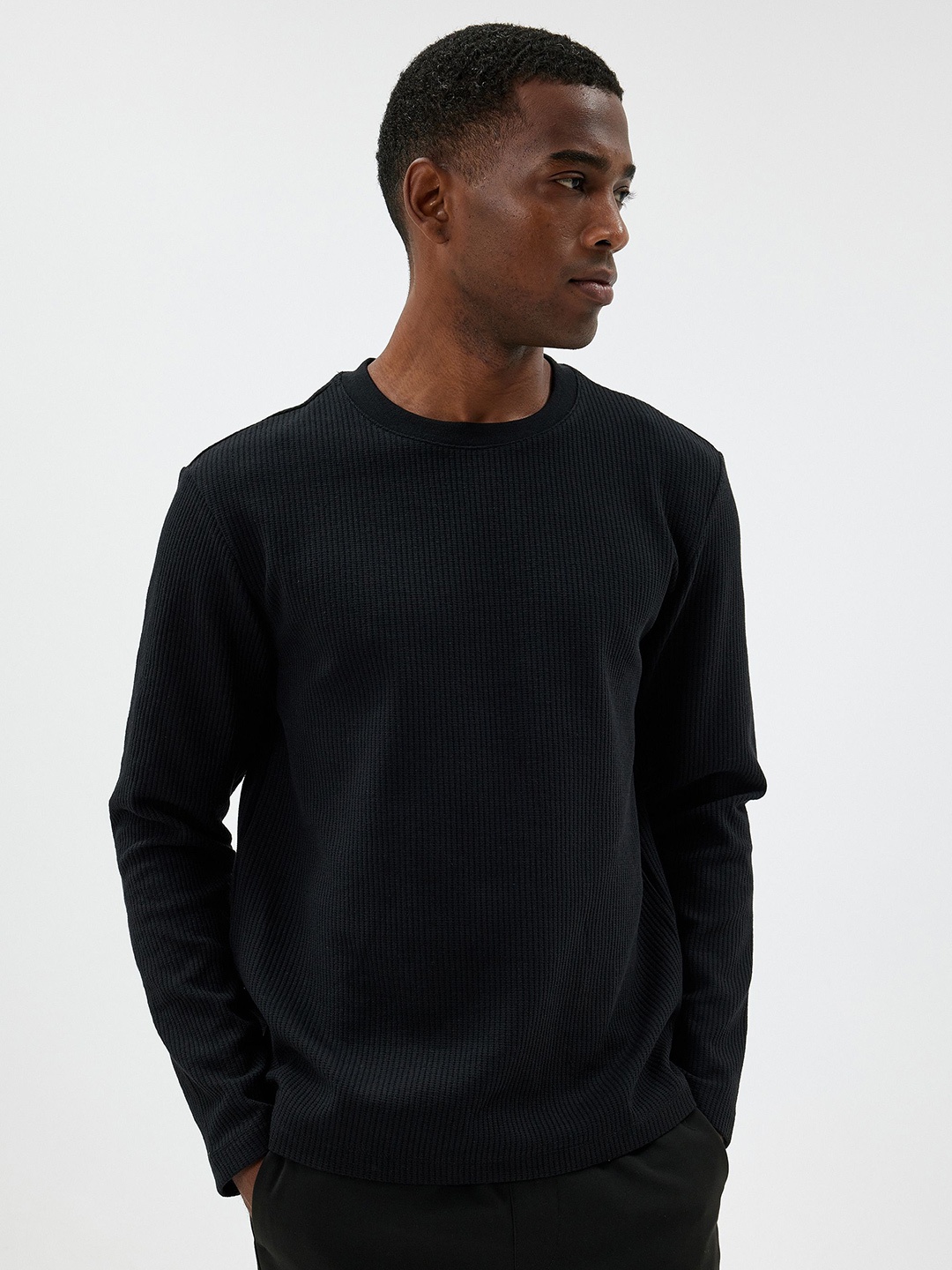 

Koton Men Round Neck Long Sleeves Pullover, Black