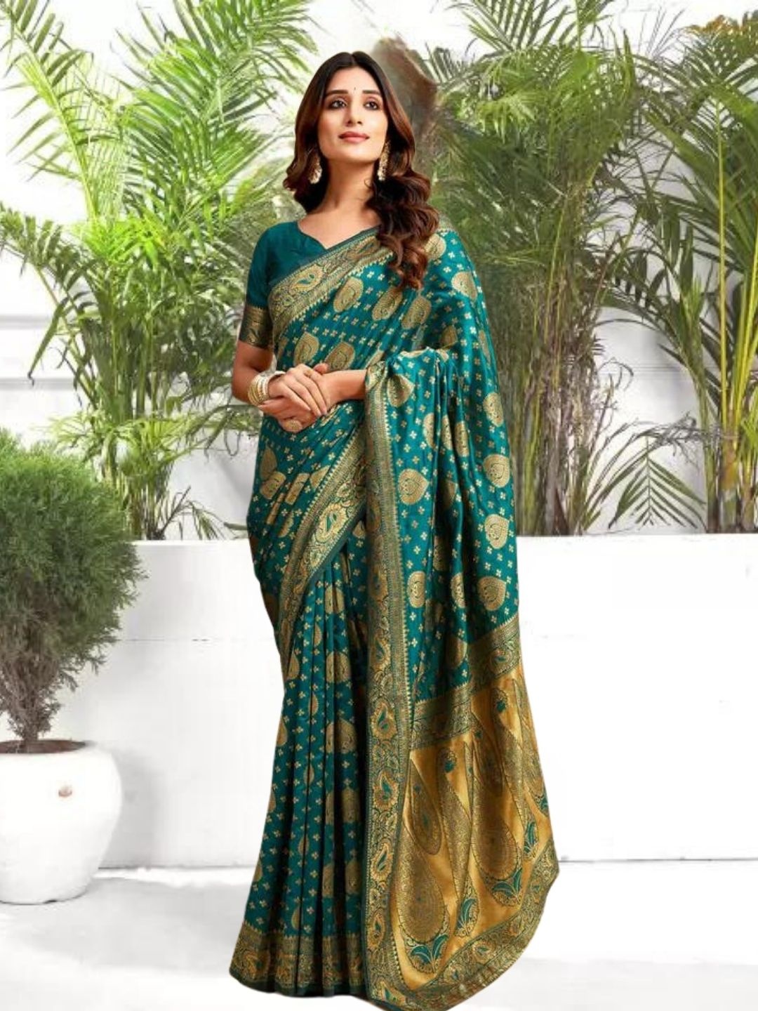 

MAGMINA Woven Design Zari Banarasi Saree, Green
