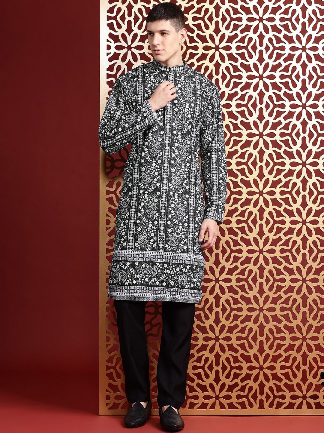 

MANQ Floral Embroidered Mandarin Collar Thread Work Straight Kurta, Black