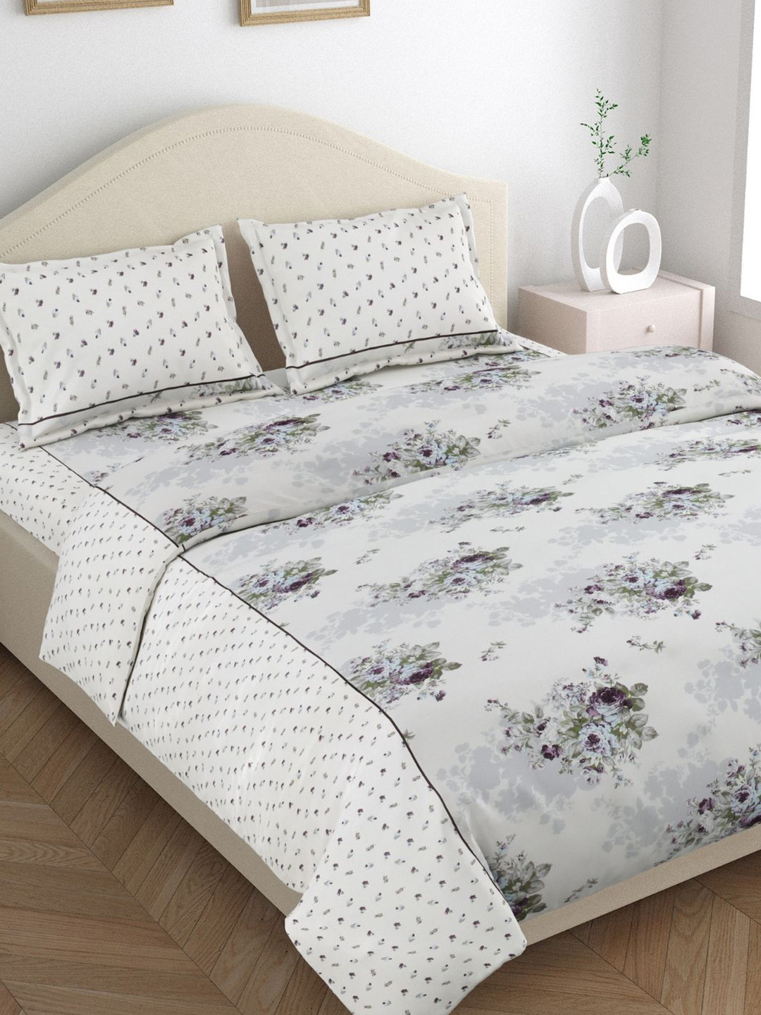 

haus & kinder Lilac Rosette White Printed 186 TC Cotton King Bedsheet with 2 Pillow Covers