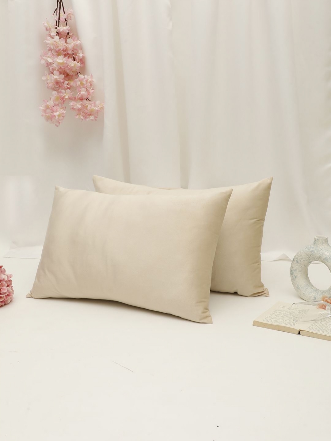 

THE CONVERSION Cream-Coloured 2 Pieces Velvet Rectangle Pillow Covers
