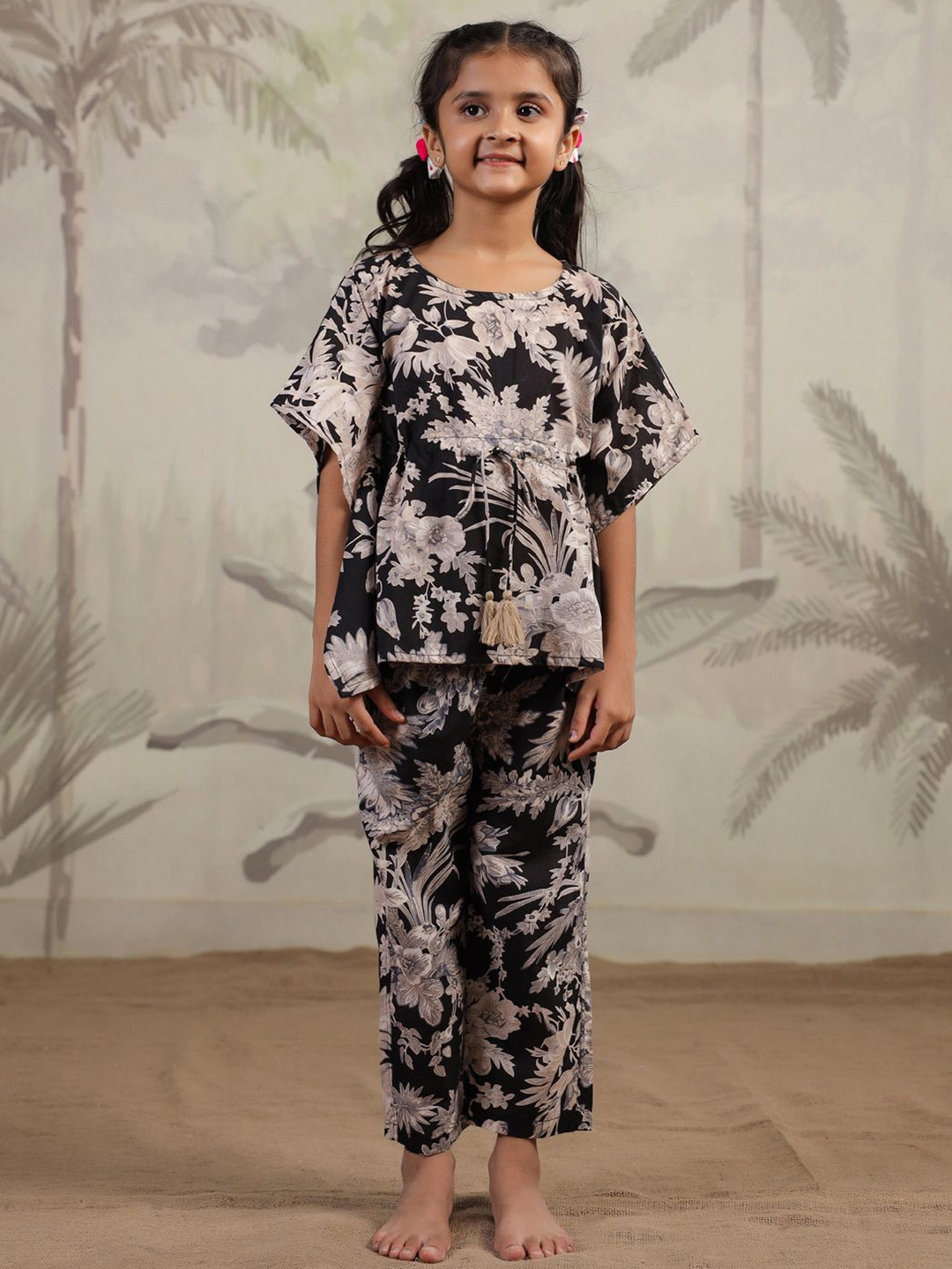 

SANSKRUTIHOMES Girls Floral Printed Night suit, Black