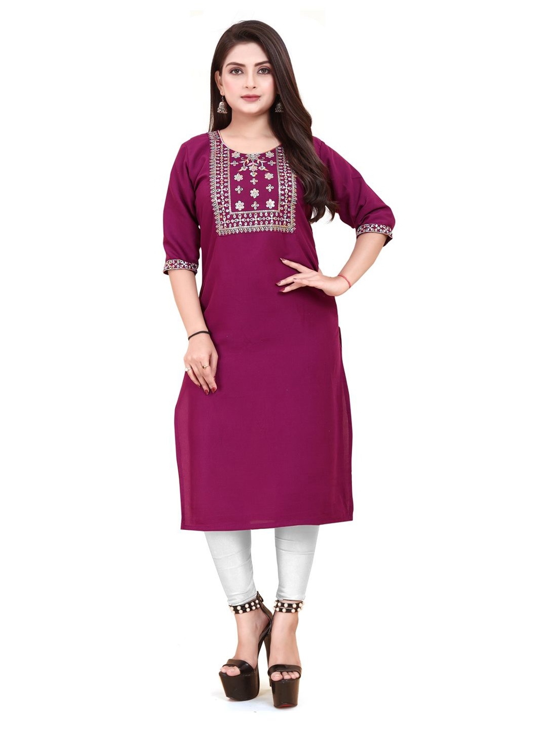 

AKK ENTERPRISE Floral Embroidered Straight Kurta, Purple
