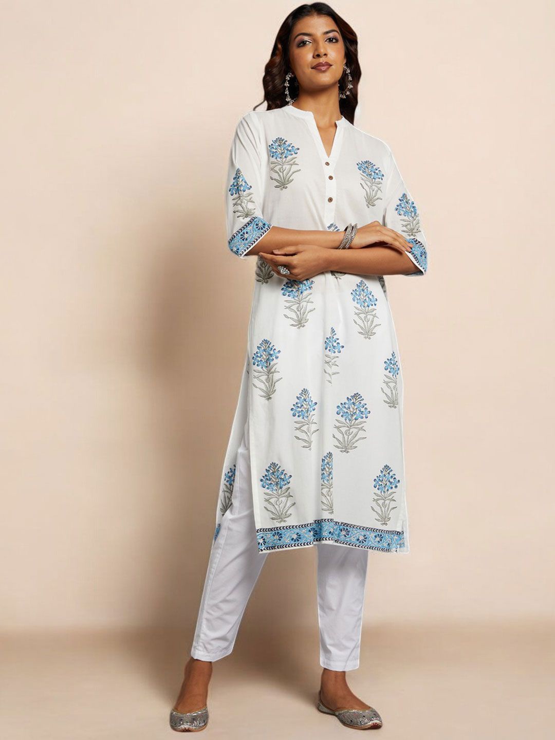 

Chandbaali Women Floral Printed Floral Cotton Kurta, White