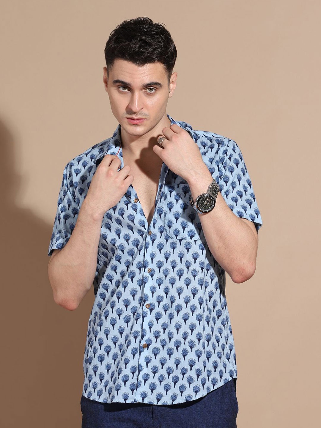 

Anouk Men Smart Cutaway Collar Floral Printed Cotton Casual Shirt, Navy blue