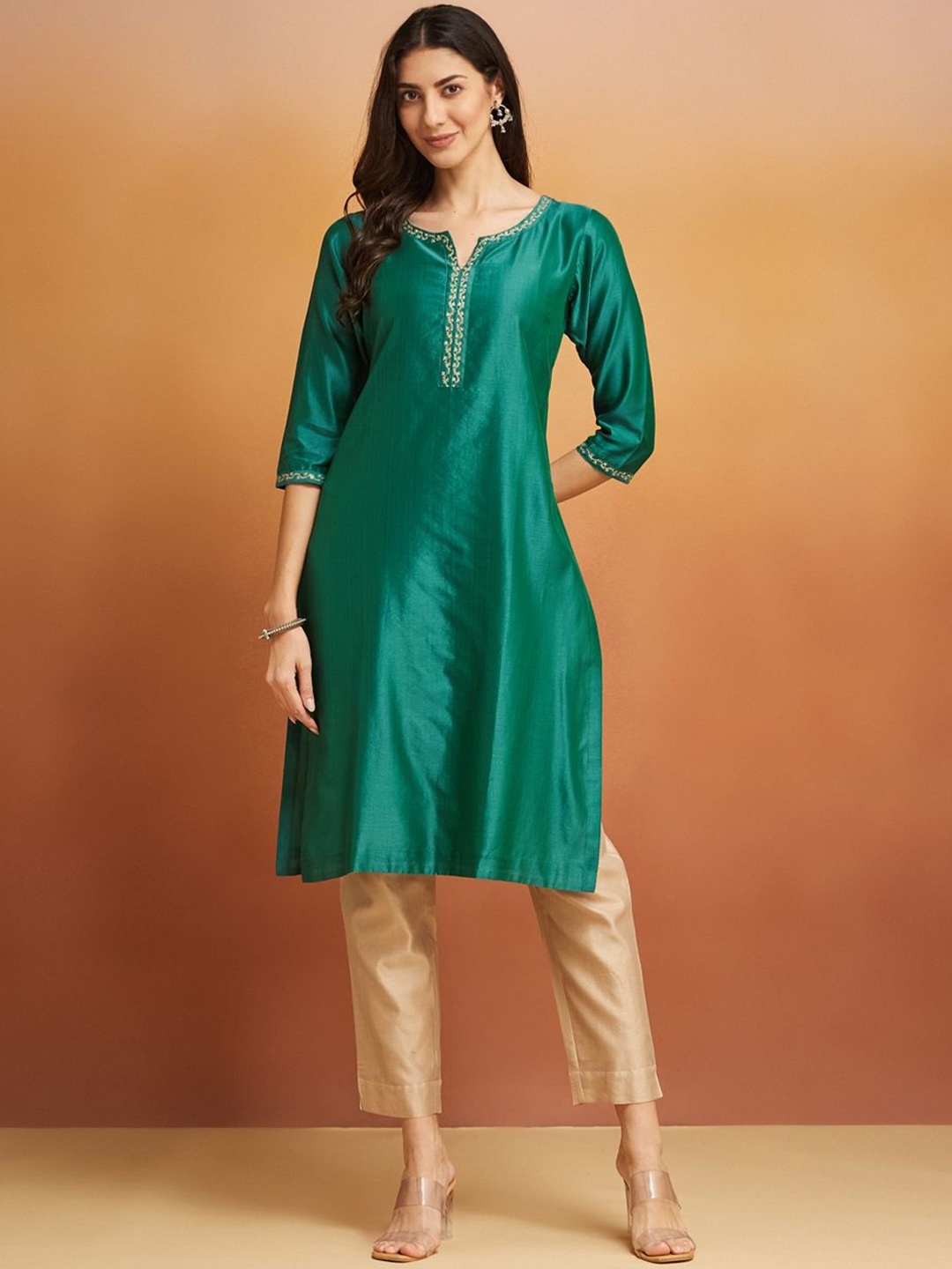 

Fabindia Women Embroidered Kurta, Green