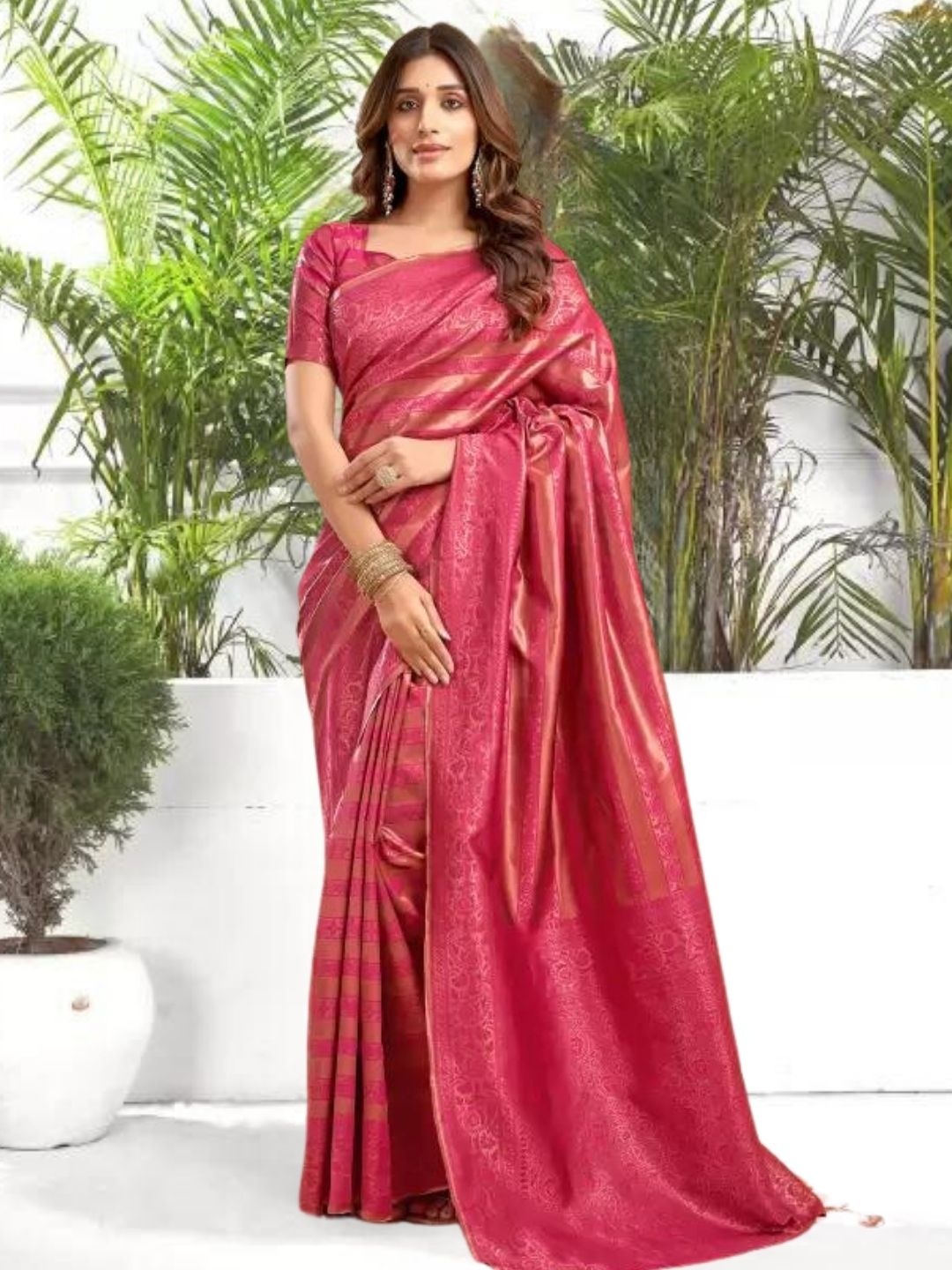 

MAGMINA Woven Design Zari Banarasi Saree, Pink
