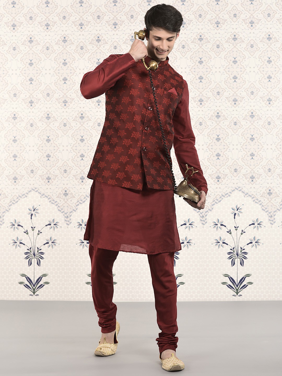 

Ode by House of Pataudi Men Regular Kurta With Churidar & Nehru jacket, Maroon