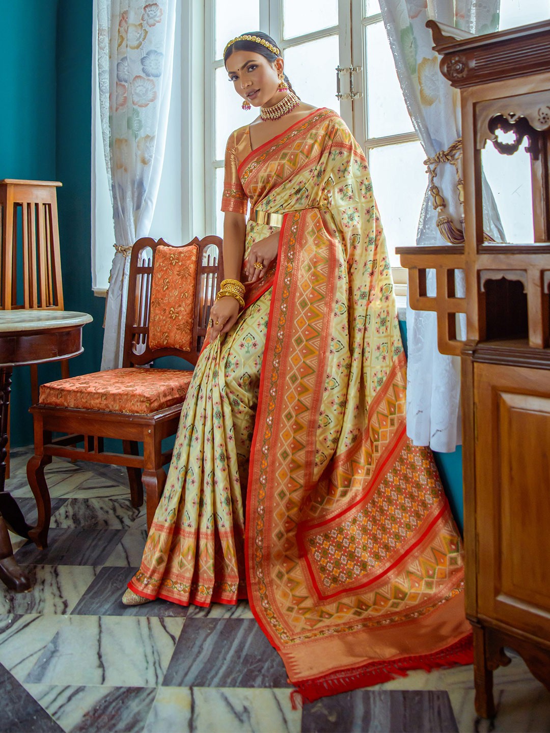 

Kandora Woven Design Zari Pure Silk Banarasi Saree, Beige