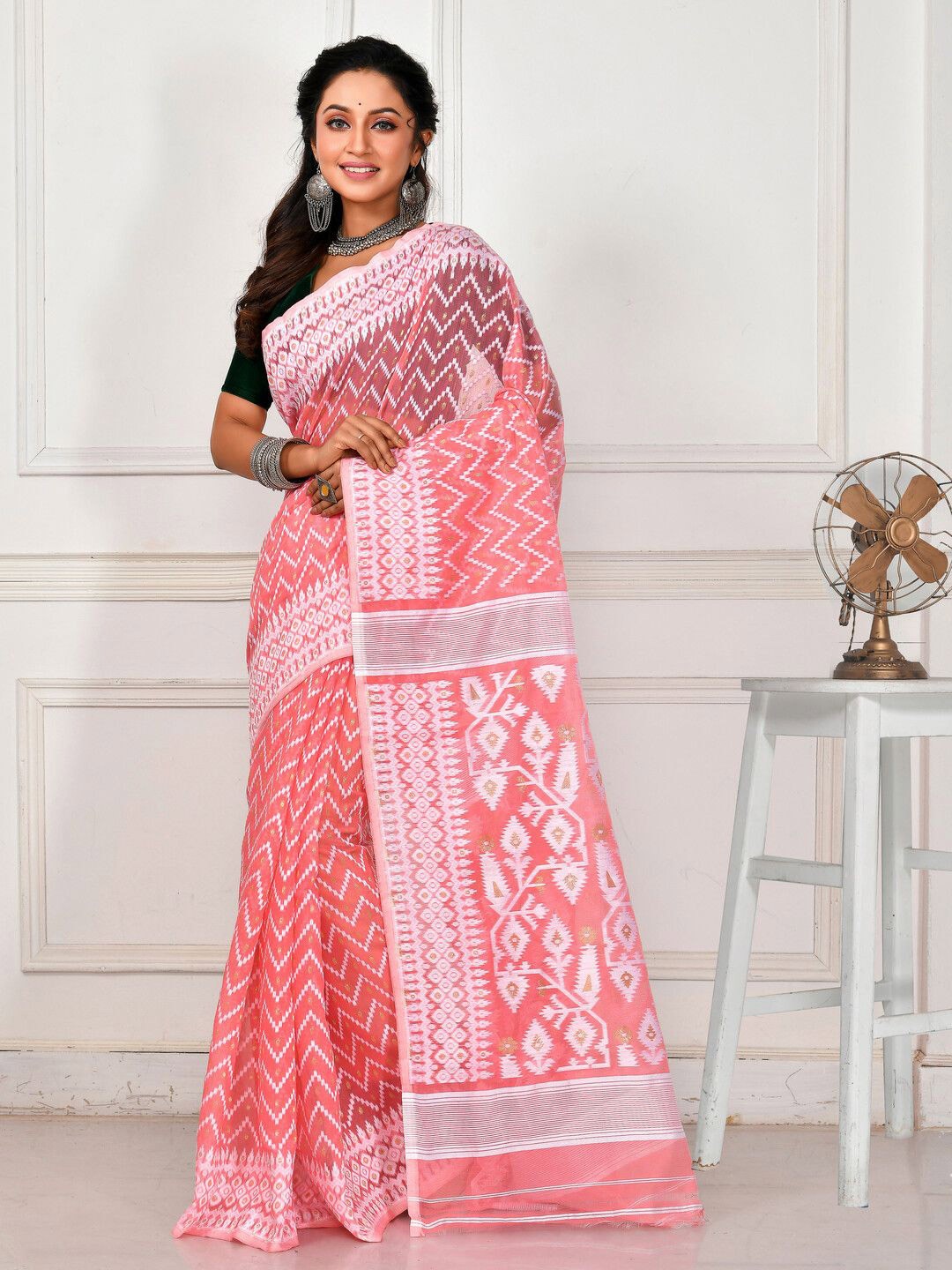 

Crochetin Woven Design Jamdani Saree, Pink