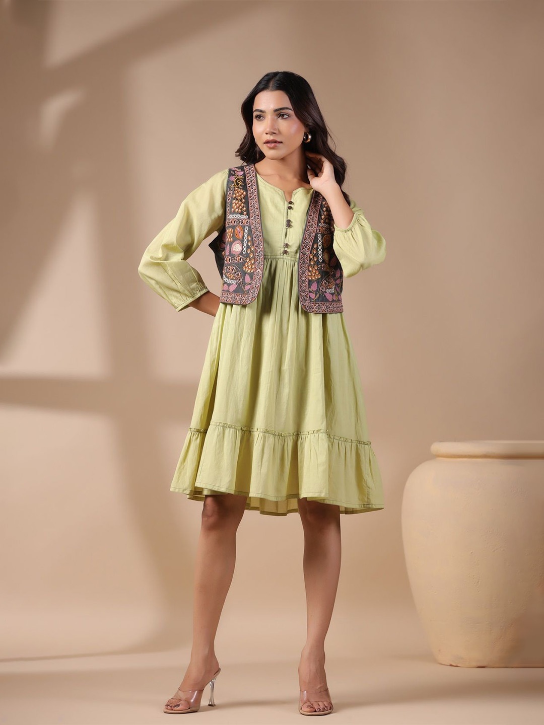 

Nyaro Women Floral Crop Open Front Jacket with Embroidered, Green