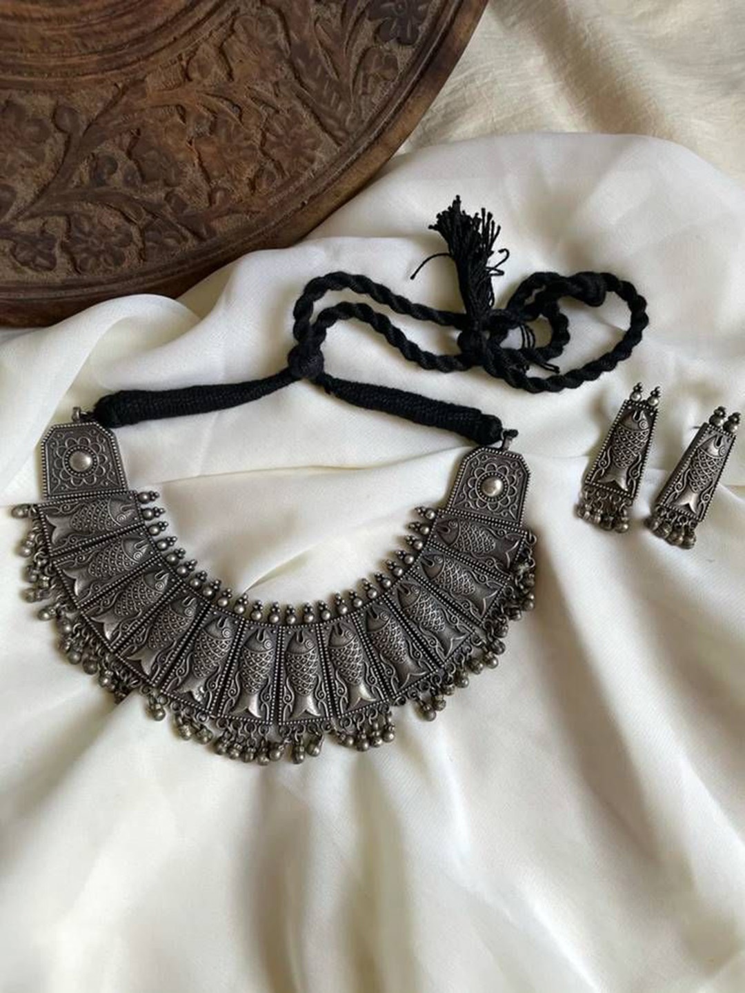 

The Pari Silver-Plated Oxidised Jewellery Set