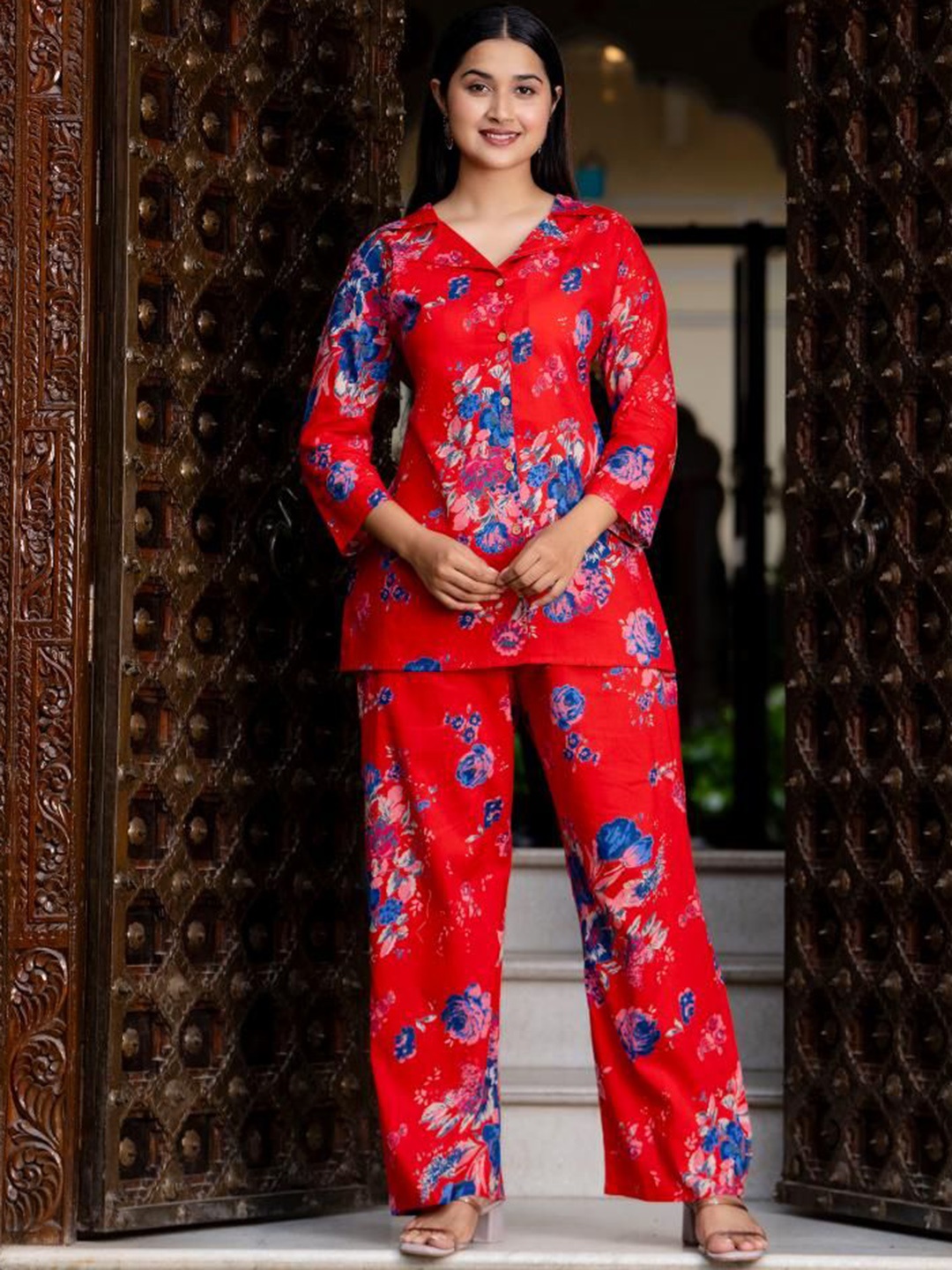 

Jasoriya Printed Top With Trousers Co-Ords, Red