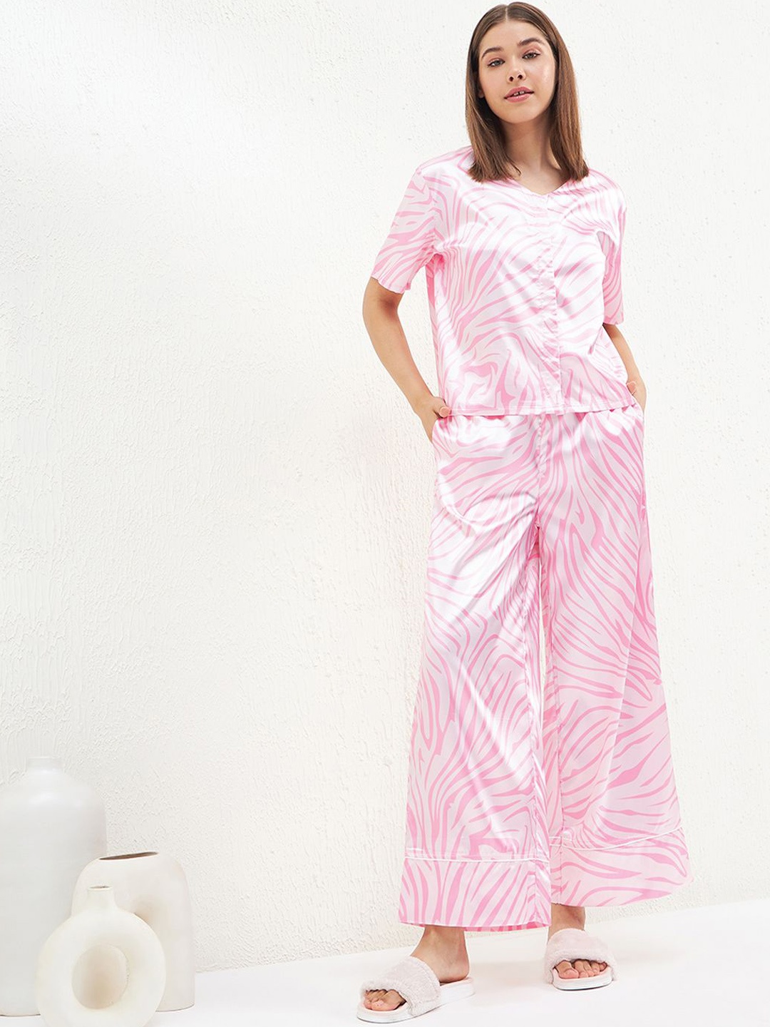 

Sweet Dreams Women Abstract Printed Mid-Rise Printed Night suit, Pink