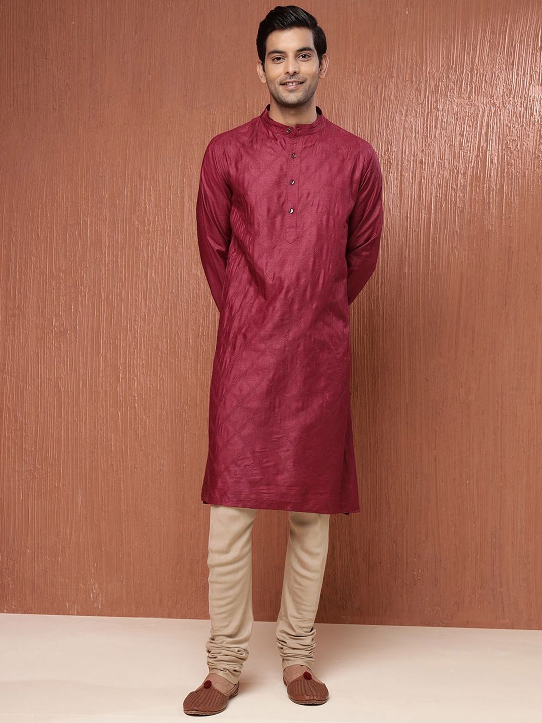

Fabindia Men Thread Work Kurta, Maroon