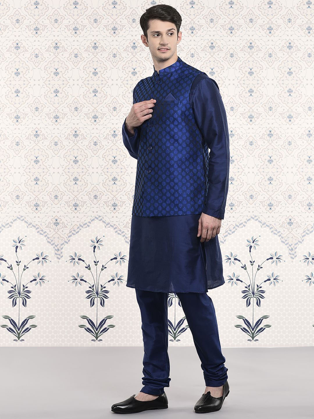 

Ode by House of Pataudi Men Regular Kurta with Churidar, Blue